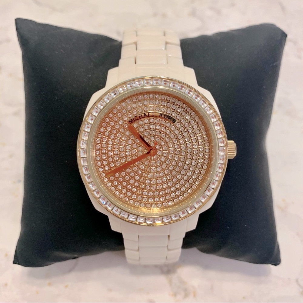 🆕Battery Michael Kors white and gold crystal watch